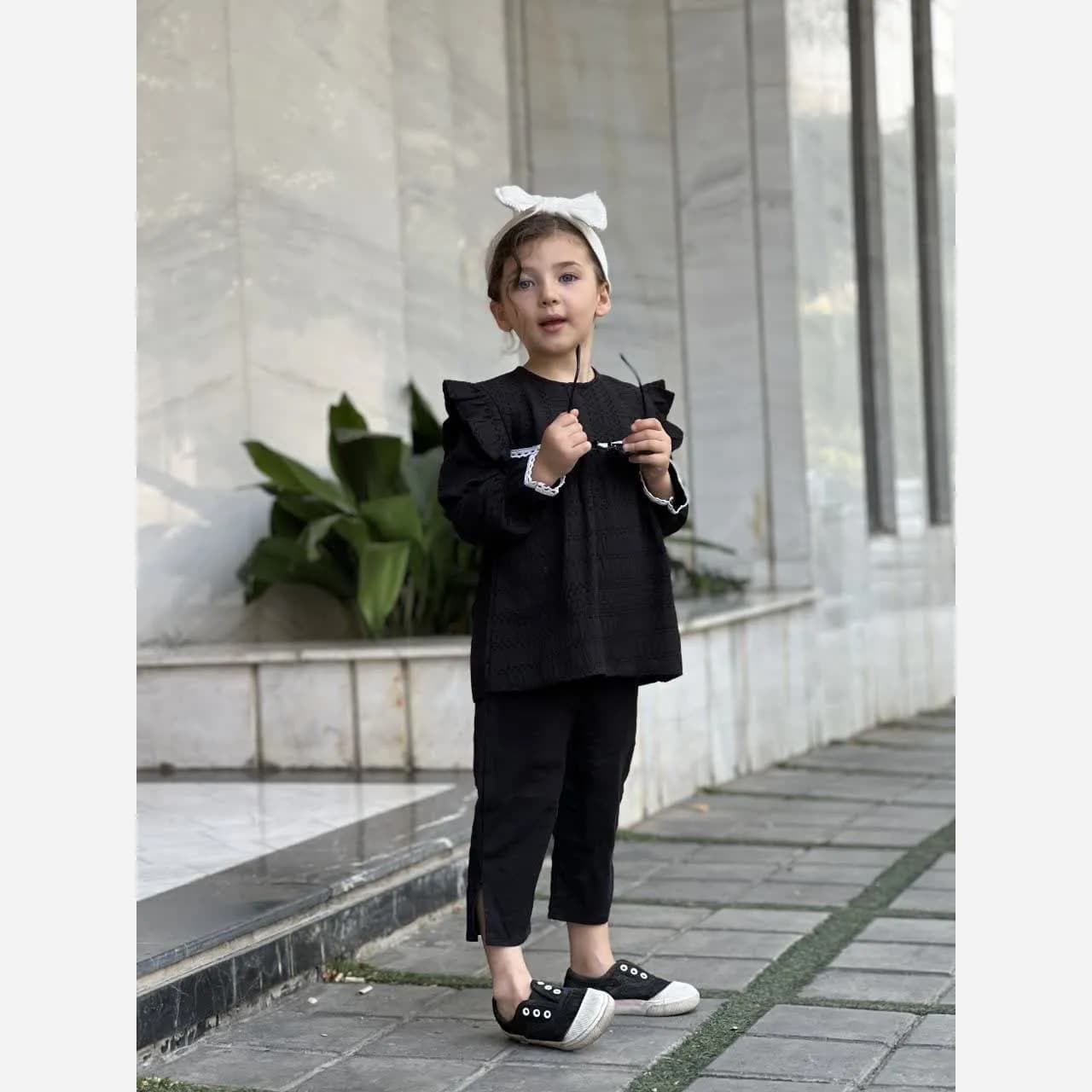 شومیز دخترانه مشکی شانتون نخ مناسب 1 تا 8 سال — تصویر ۵
