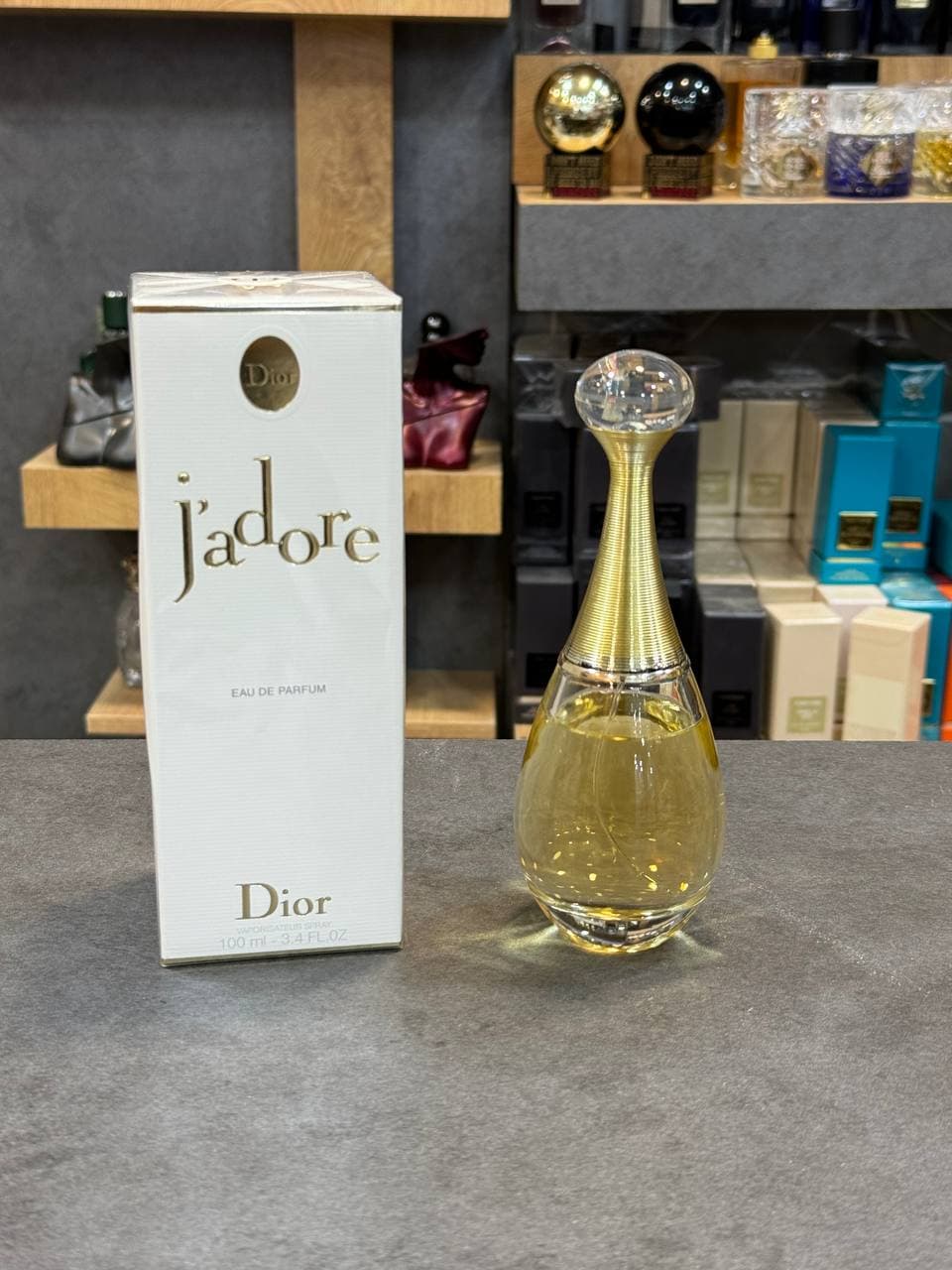 عطر جادور دیور — تصویر ۲