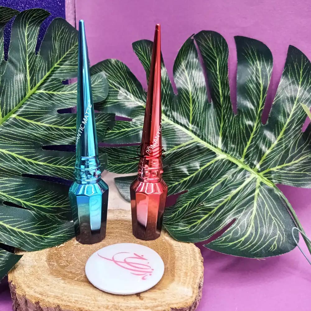 خط چشم مویی رمانتیک قرمز ROMANTIC MATTE — تصویر ۵