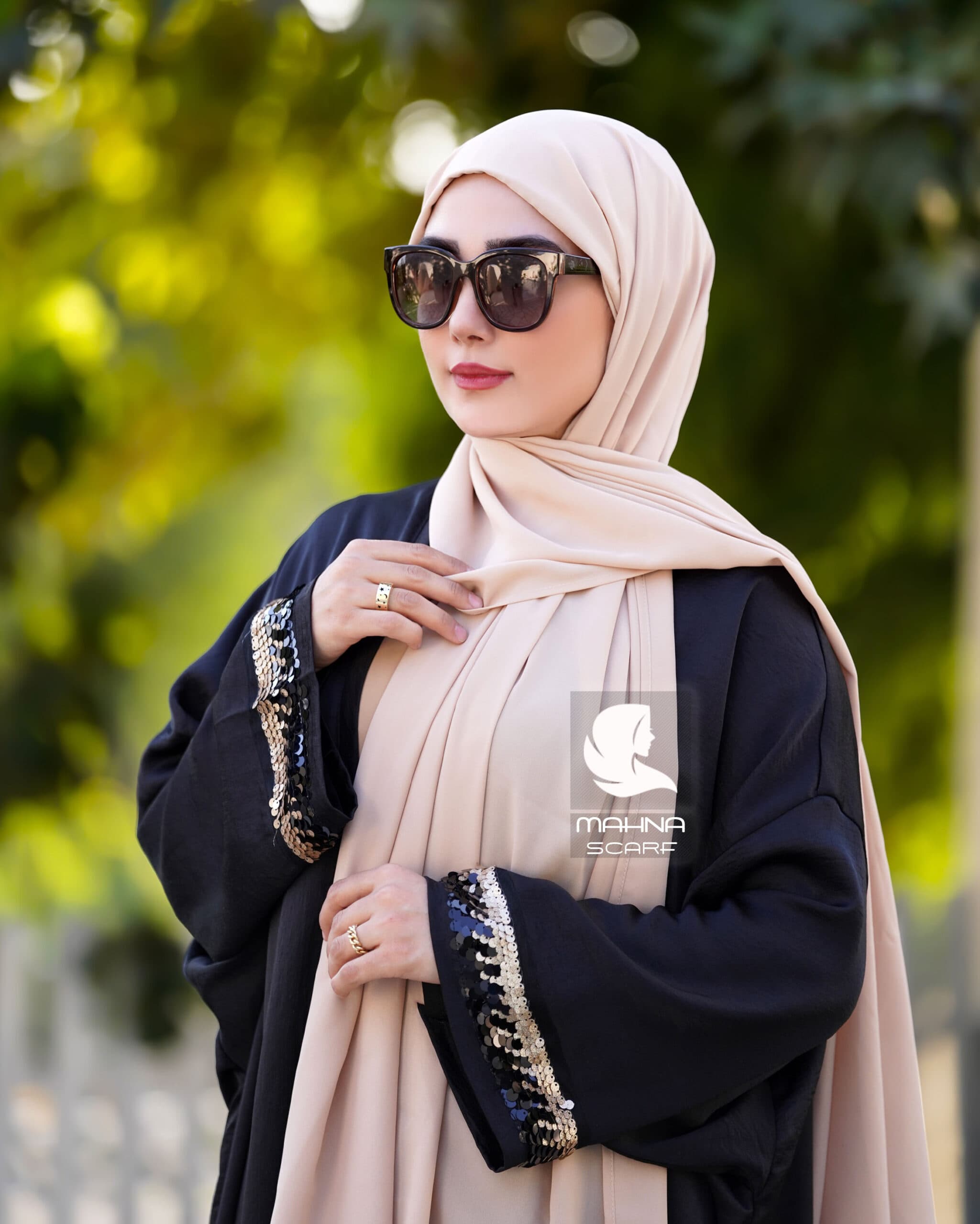 شال کلاهدار کرپ حریر کرم — تصویر ۲