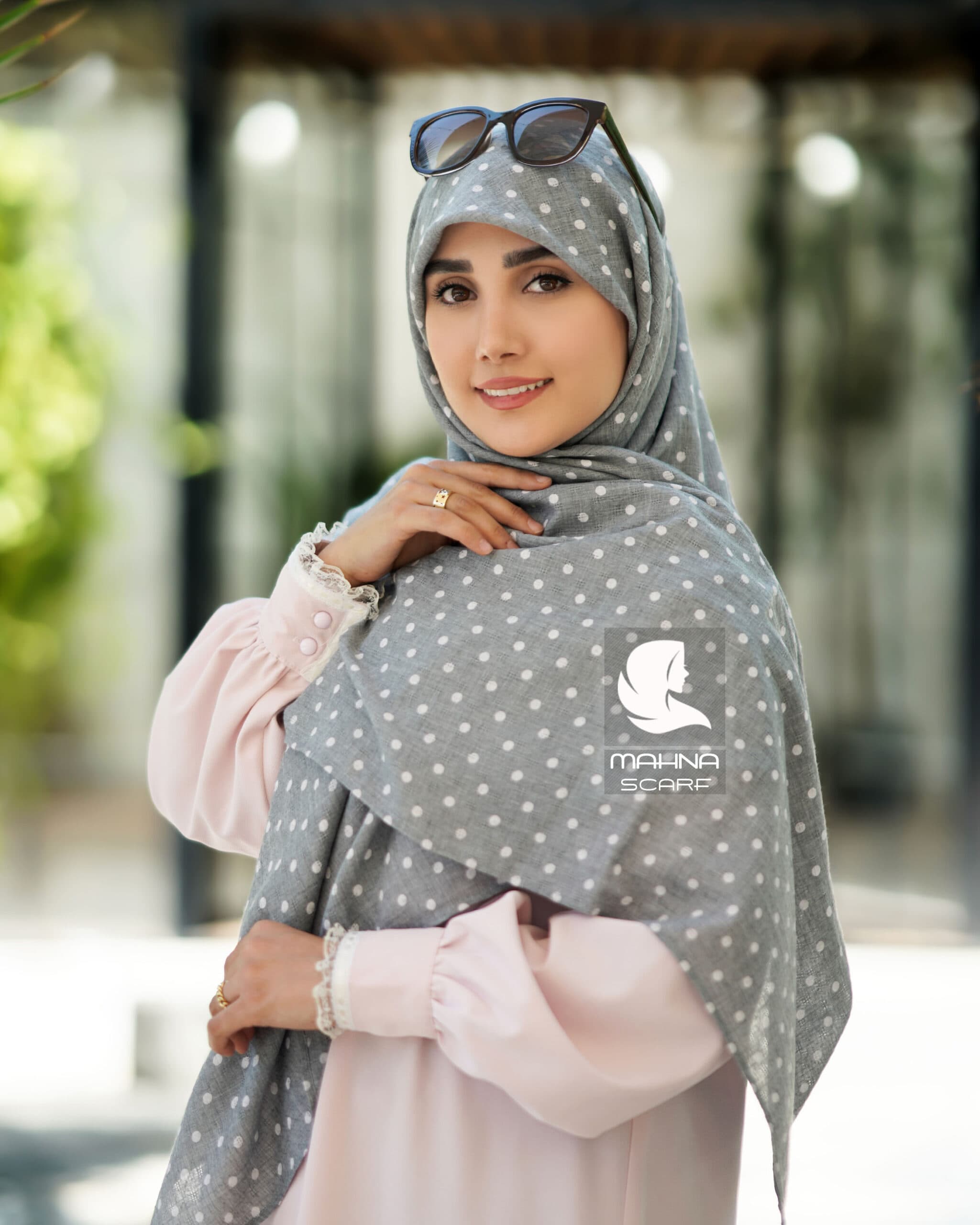 روسری وال نخی ژاکارد خالخالی طوسی — تصویر ۳