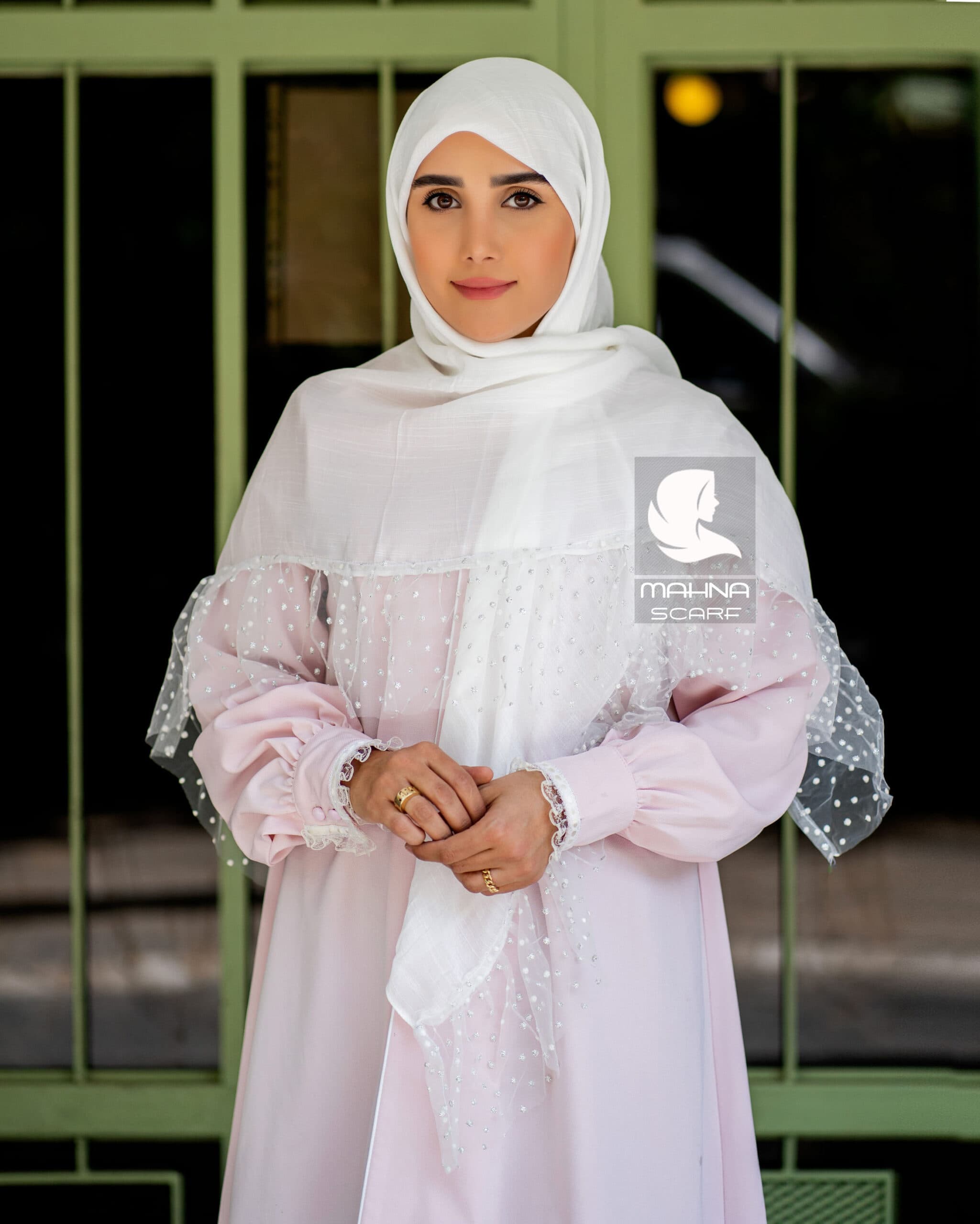 روسری توردار چیندار خالخالی سفید — تصویر ۳