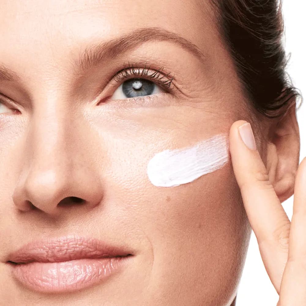 کرم روز ضد پیری ایج ریوایو اپتیمالز اوریفلیم Optimals Age Revive Day Cream SPF 15 — تصویر ۲