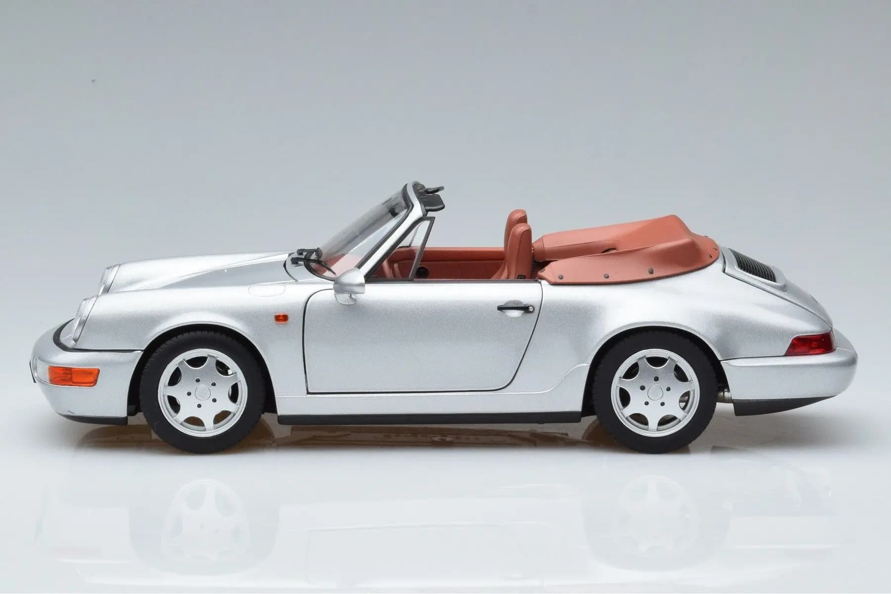 ماکت ماشین Porsche 911 Carrera 2 Cabriolet برند Norev — تصویر ۶