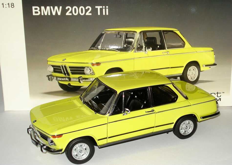 ماکت ماشین BMW 2002 Tii برند AUTOart — تصویر ۳