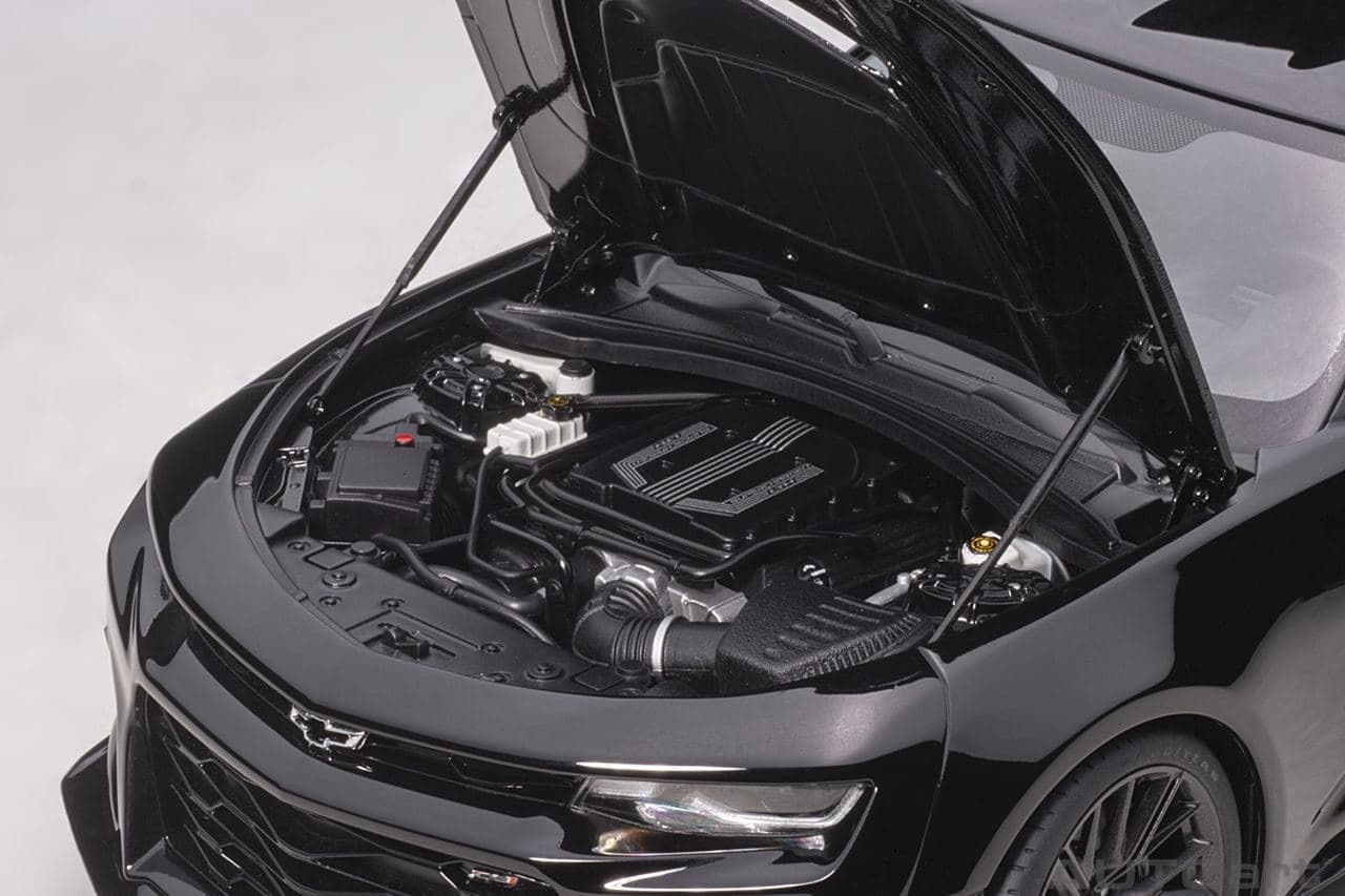 ماکت ماشین Chevrolet Camaro ZL1 برند AUTOart — تصویر ۹