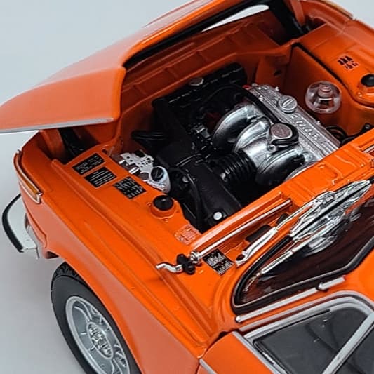 ماکت ماشین BMW 2002 Tii 1972 برند Kyosho — تصویر ۶