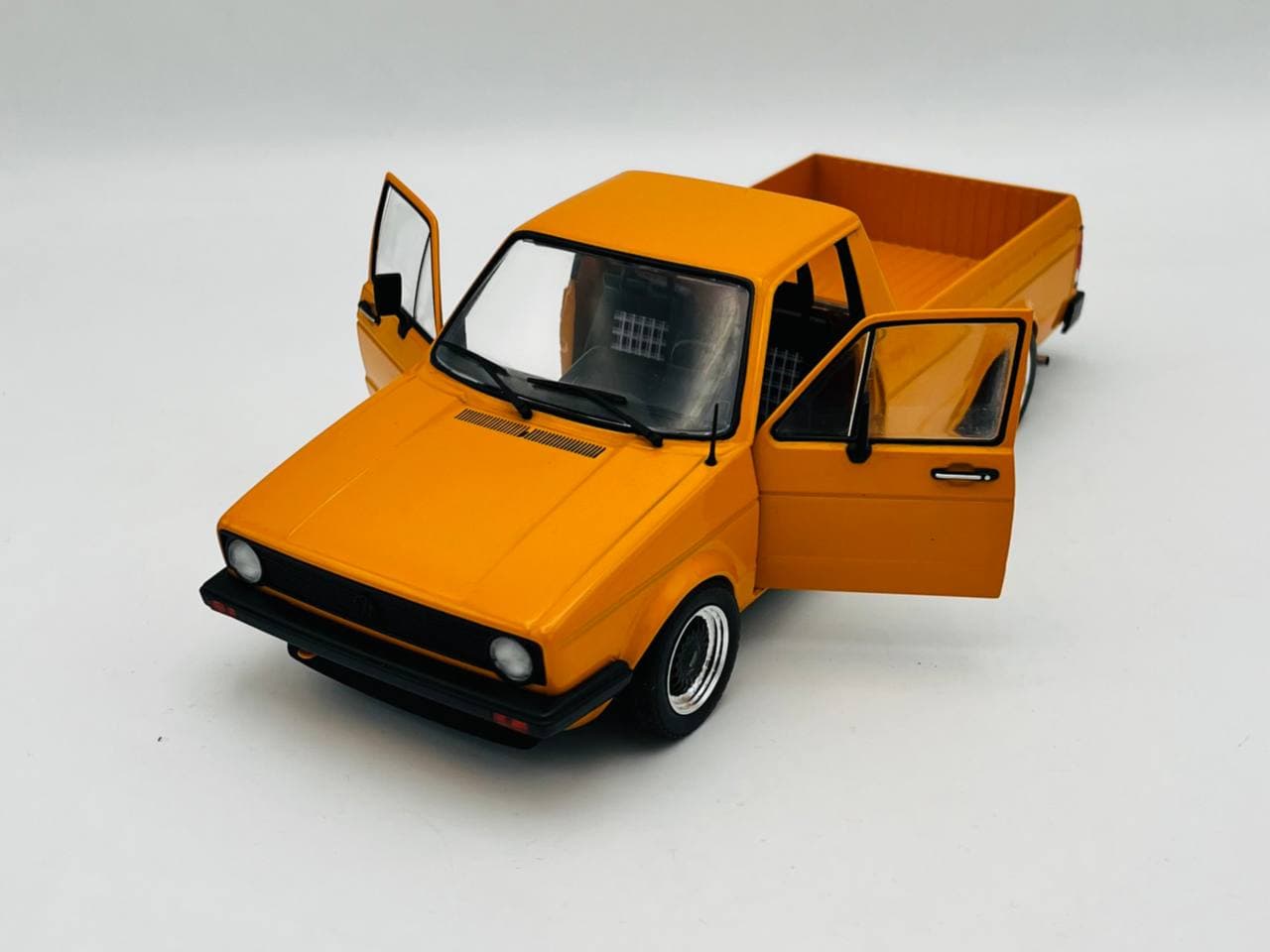 ماکت ماشین Volkswagen Caddy Pickup 1982 برند Solido — تصویر ۵