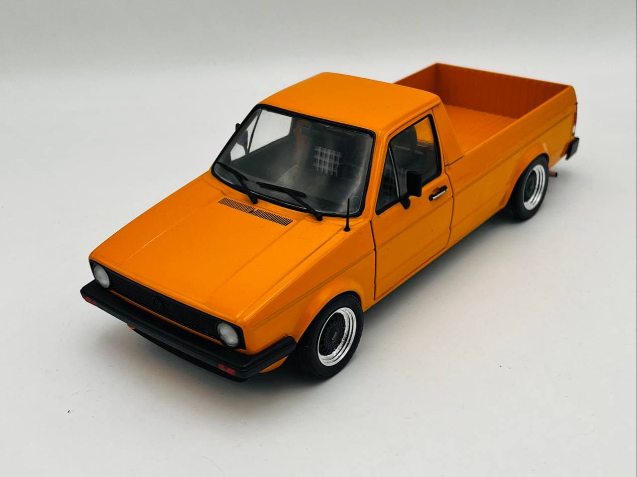 ماکت ماشین Volkswagen Caddy Pickup 1982 برند Solido — تصویر ۳