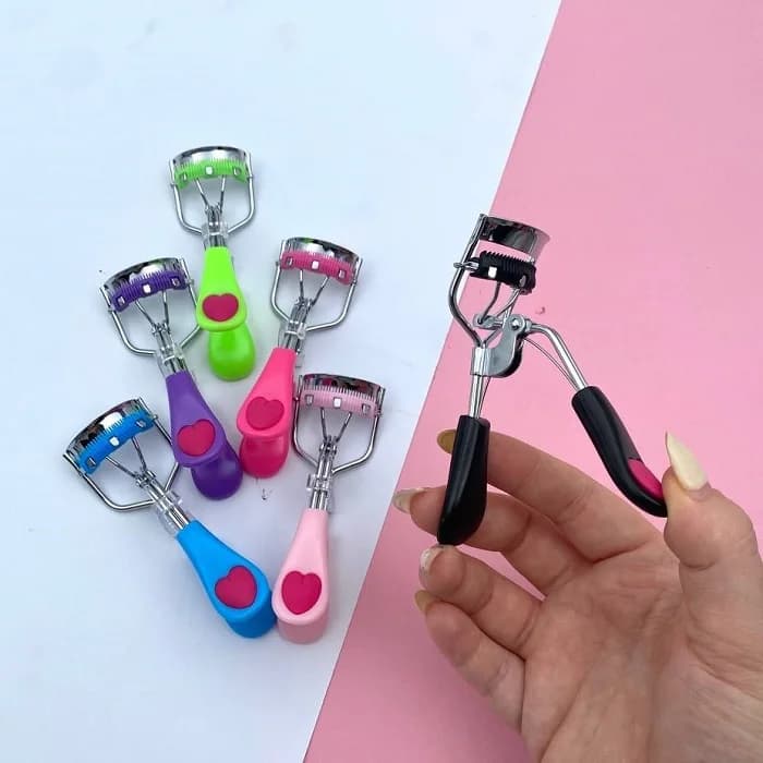 فرمژه شانه دار استیل دسته طرح دار قلبی رنگی — تصویر ۴