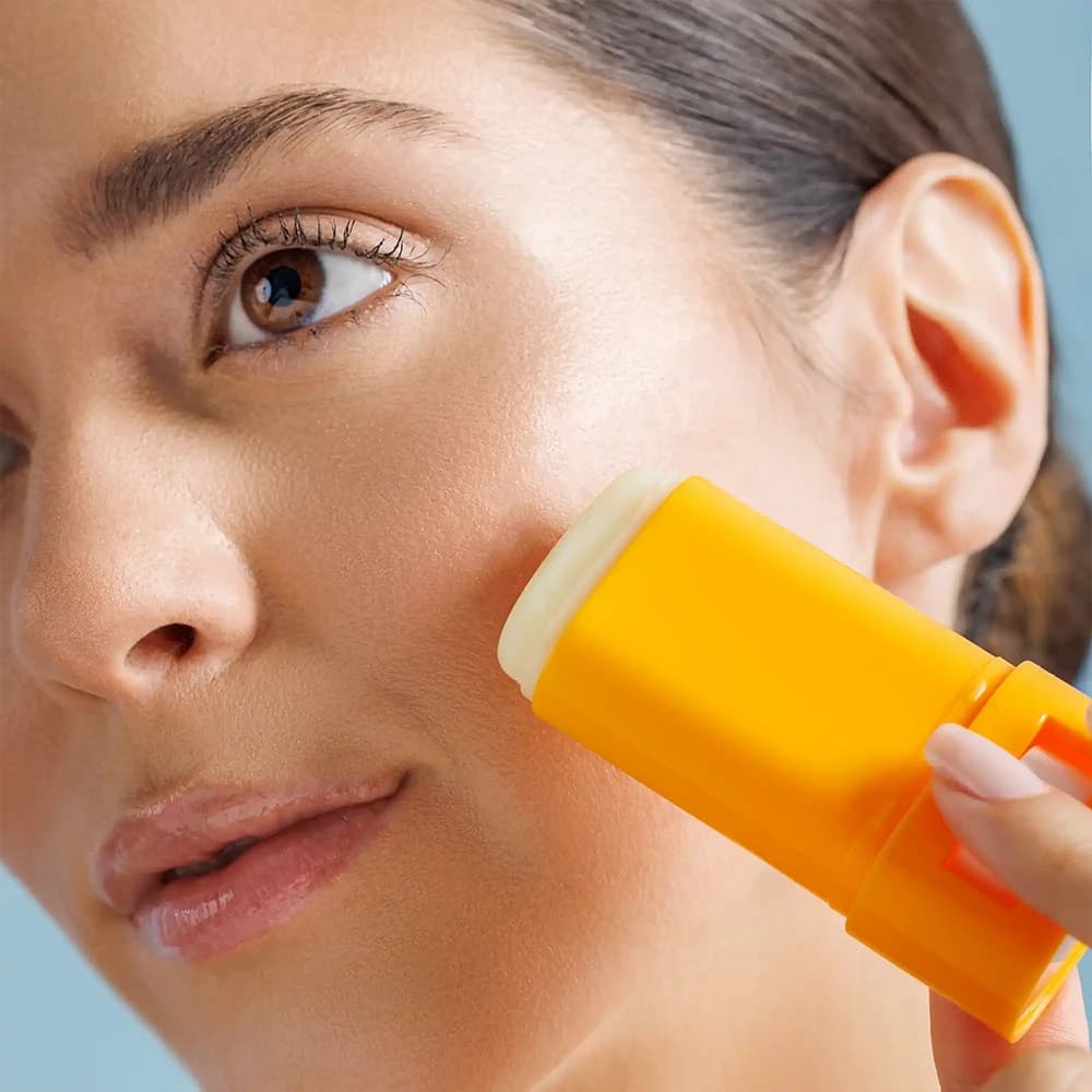 ضدآفتاب استیکی بیوکسین +SPF50 مناسب انواع پوست وزن 15 گرم — تصویر ۳
