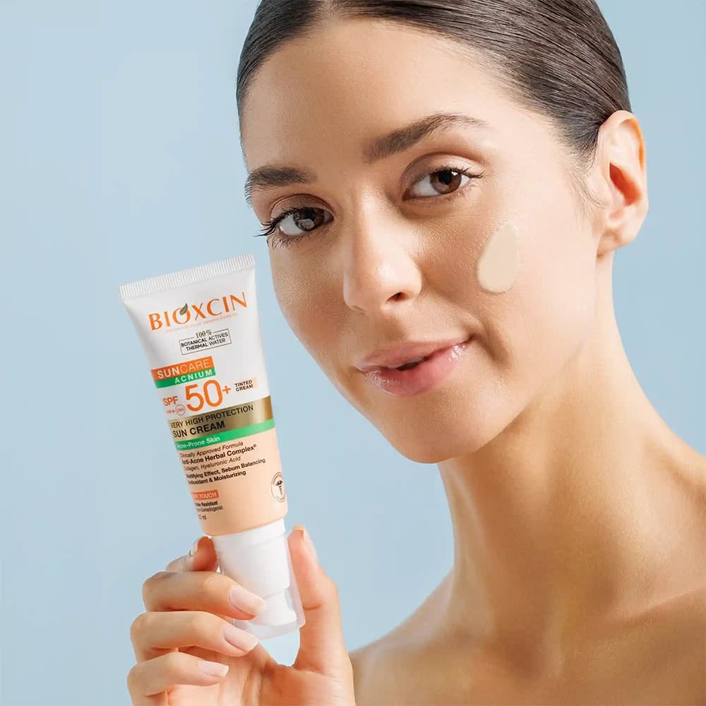 کرم ضدآفتاب رنگی بیوکسین +SPF50 مناسب پوست مستعد آکنه و جوش حجم 50 میلیلیتر — تصویر ۱۱