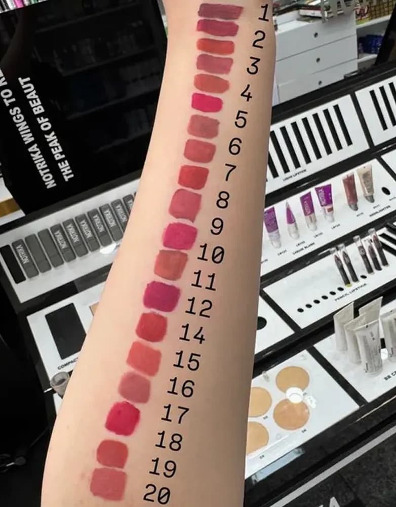 رژ لب مایع نوتریکا 24 ساعته مدل VELVET — تصویر ۴