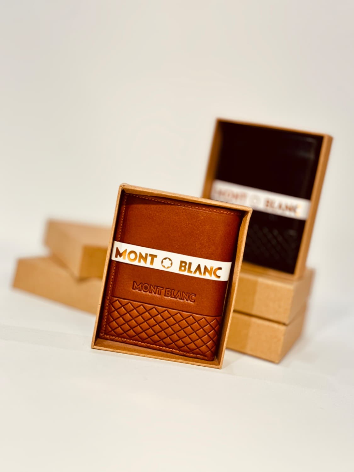 کیف پول جیبی چرم برند MONT BLANK طرح داغه لوزی — تصویر ۵
