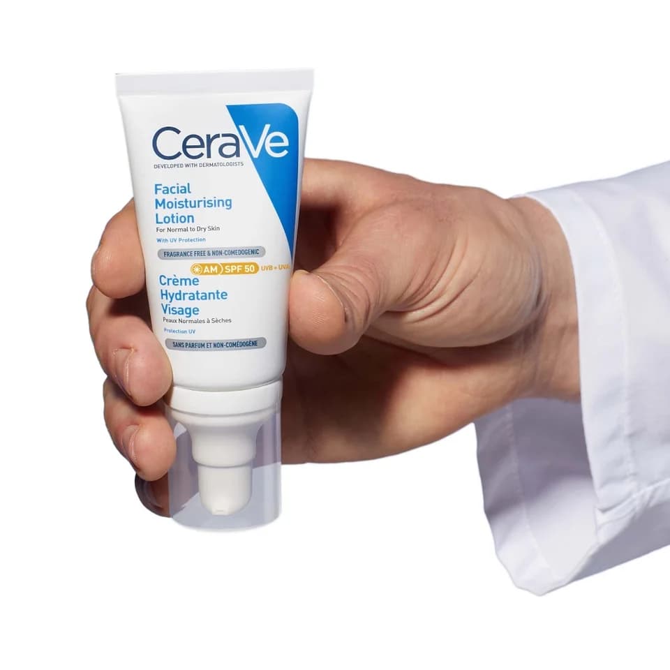 کرم مرطوب کننده صورت سراوی با SPF50 حاوی سرامید، نیاسینامید و ویتامین E مناسب پوست معمولی و خشک 52 میل — تصویر ۱۲
