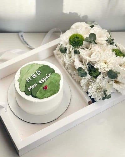 باکس گل با کیک تولد خاص لاکچری