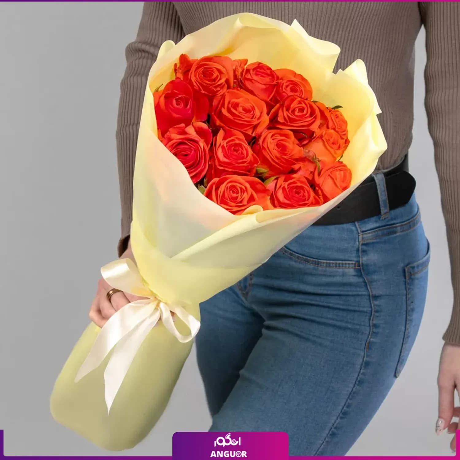 دسته گل رز نارنجی 15 شاخه 70 سانتی با کاغذ زرد