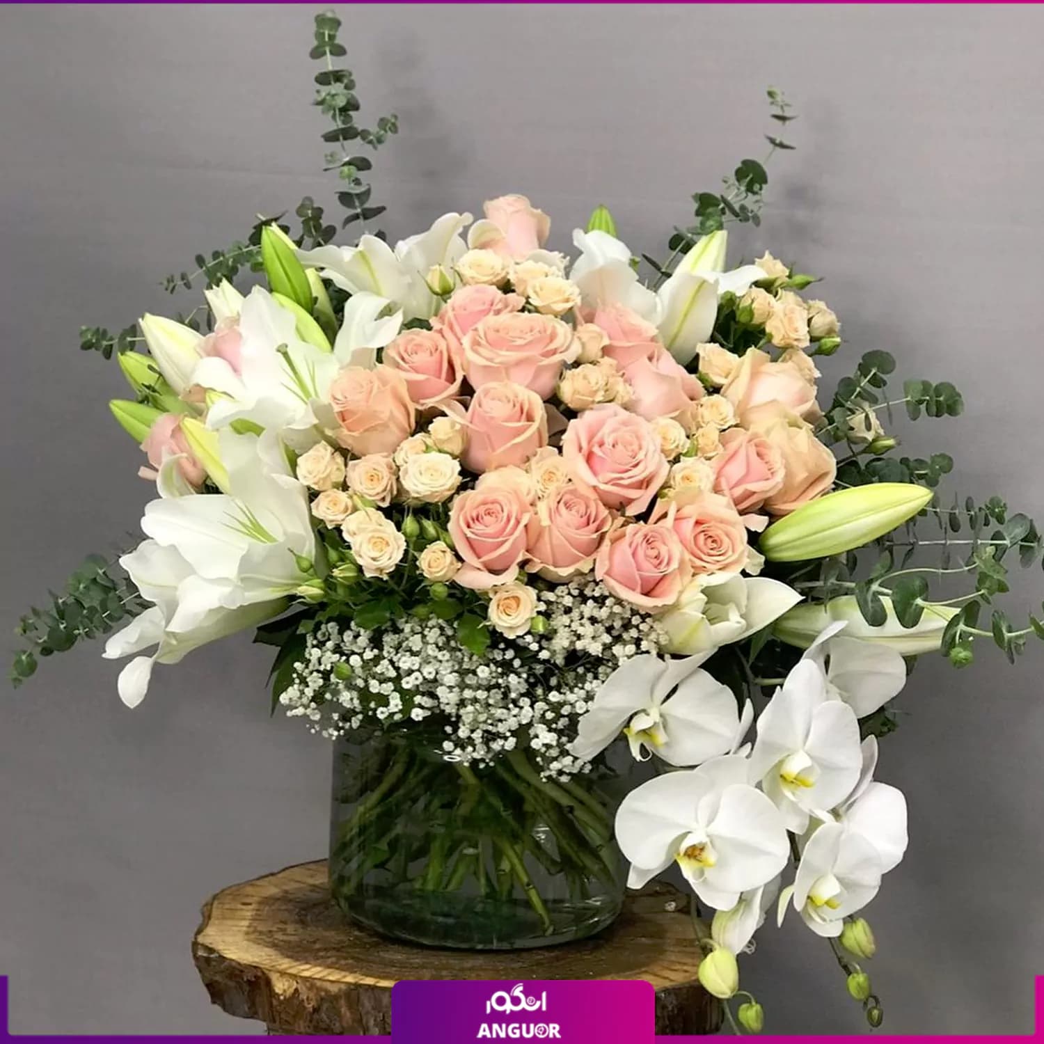 دسته گل همراه با گلدان شیشه ای