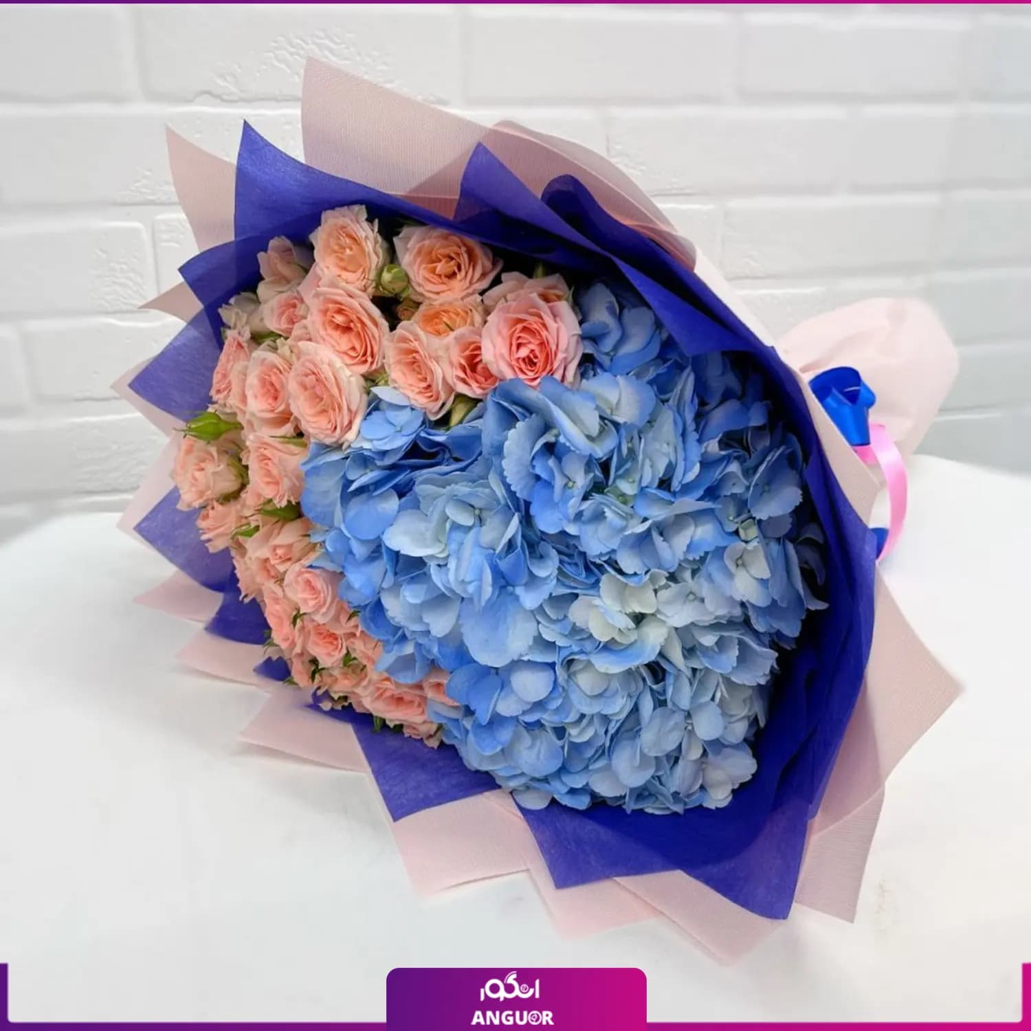 دسته گل ادریسی آبی و رز مینیاتوری — تصویر ۳