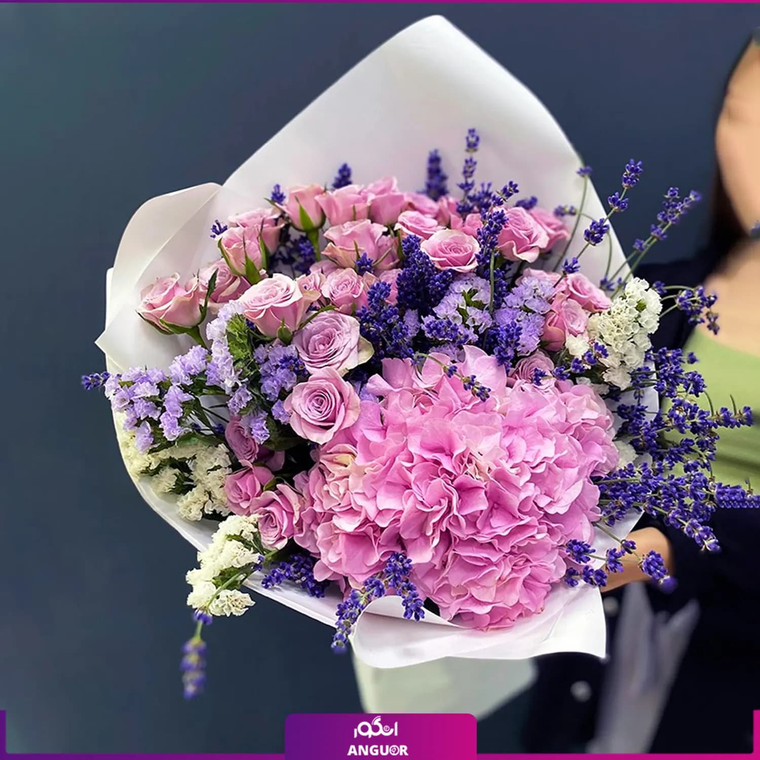 دسته گل هورتانسیا و رز مینیاتوری صورتی