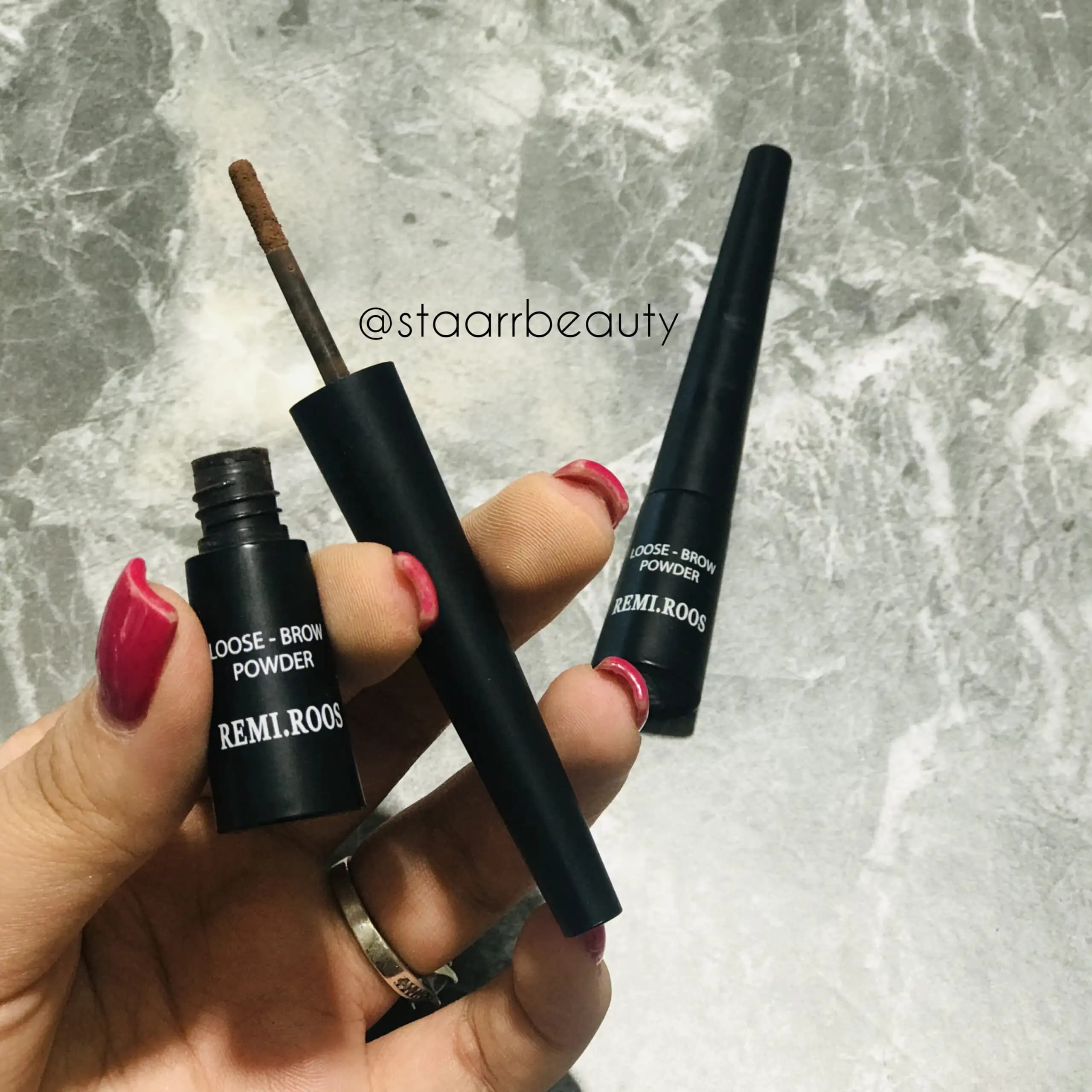 پودر ابروی رمی رز مدل Loose Brow Powder REMI ROOS Loose Brow Powder — تصویر ۳
