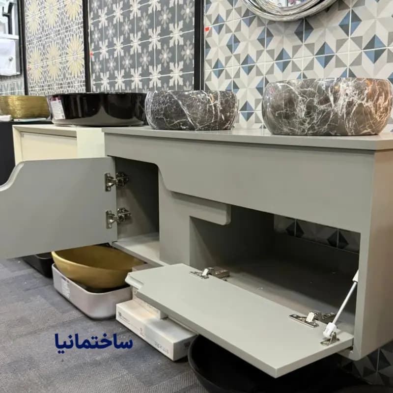 کابین روشویی مدل اسپرینگ Spring بنیسو | طراحی جمع‌وجور با بدنه PVC مقاوم و رنگ شیری — تصویر ۴