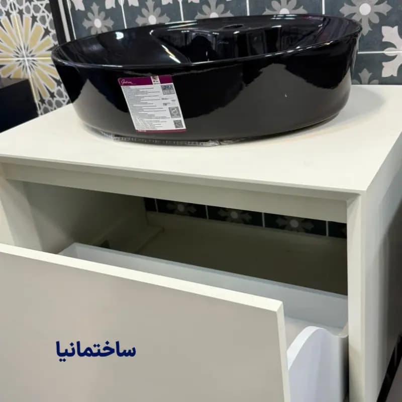 کابین روشویی مدل اسپرینگ Spring بنیسو | طراحی جمع‌وجور با بدنه PVC مقاوم و رنگ شیری