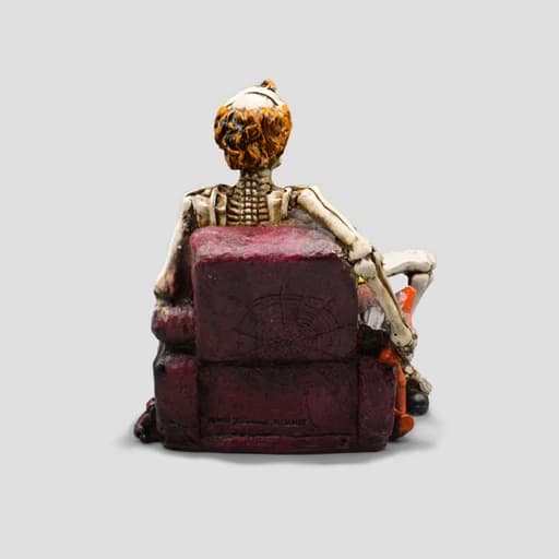 مجسمه اسکلت پسر مدل Couch Potato کد Shah-032 — تصویر ۵