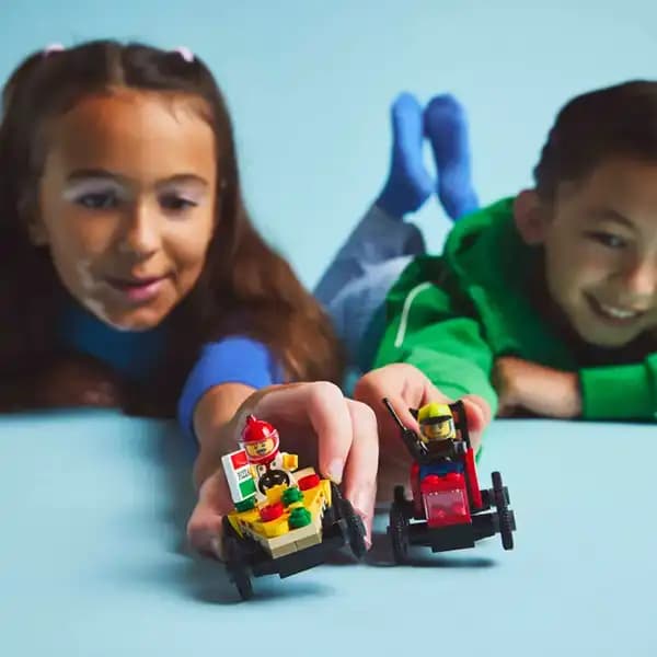 لگو سیتی مدل 60458 Pizza vs. Fire Truck Race — تصویر ۵