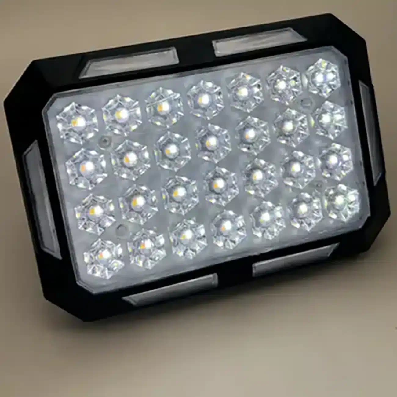 پروژکتور شارژی RGB و اسپیکر بلوتوثی چندکاره و رومیزی — تصویر ۷