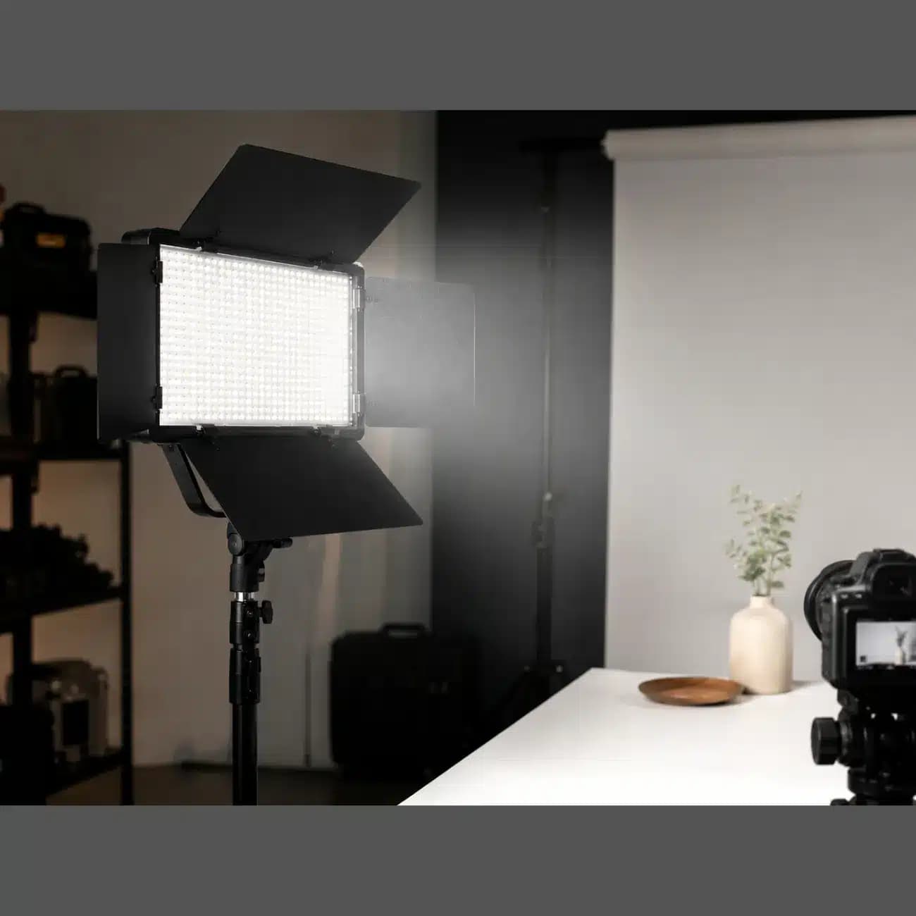 پنل نور ثابت LED مدل E900 با دمای رنگ قابل تنظیم — تصویر ۵