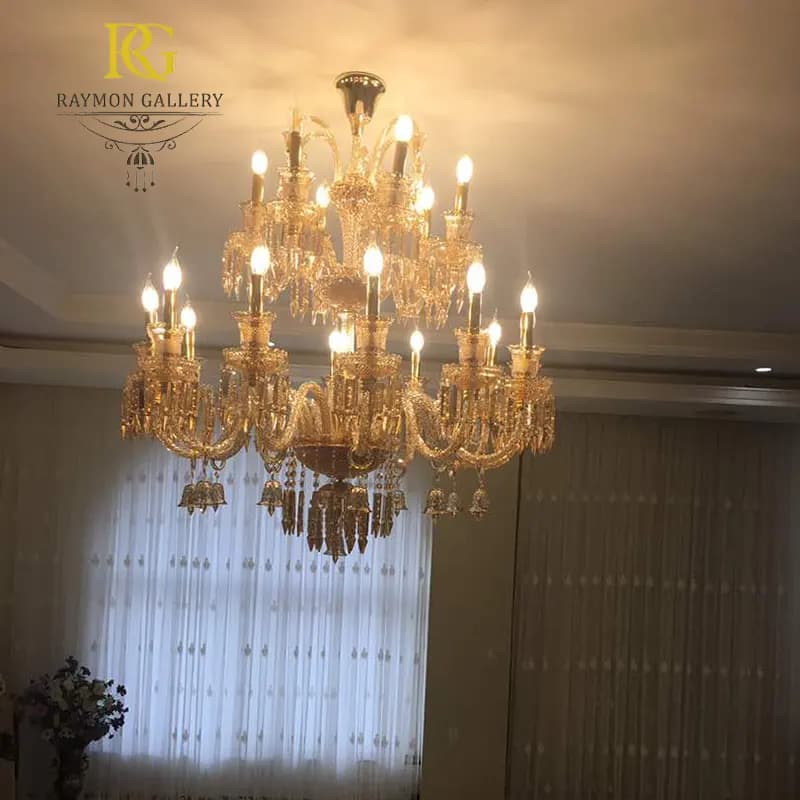 لوستر باکارات طلایی طبقاتی سبک انتیک (18 شاخه) — تصویر ۳