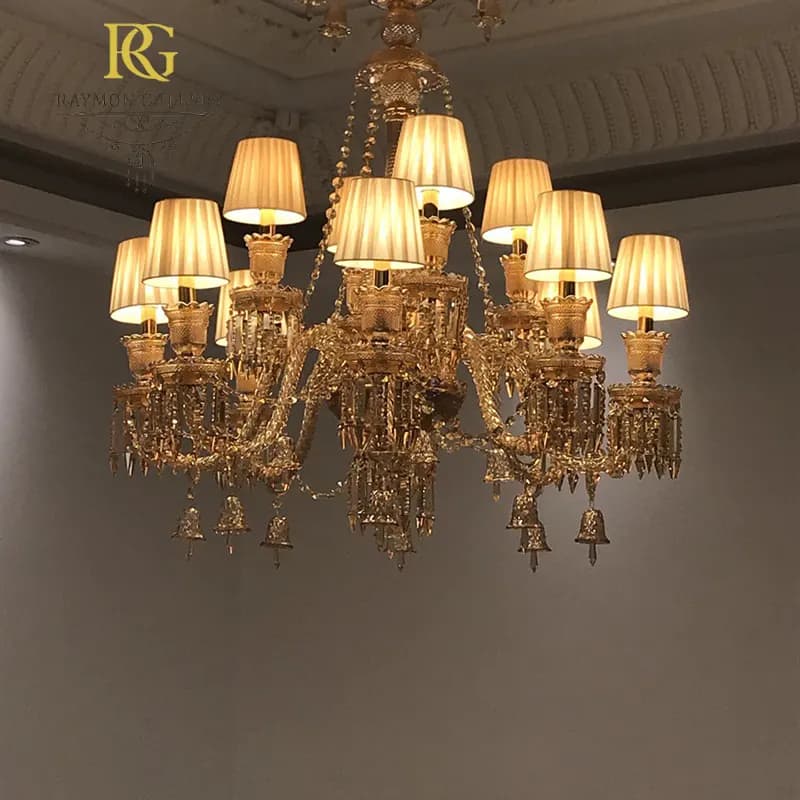 لوستر باکارات طلایی با شید کرمی(12 شاخه) — تصویر ۳
