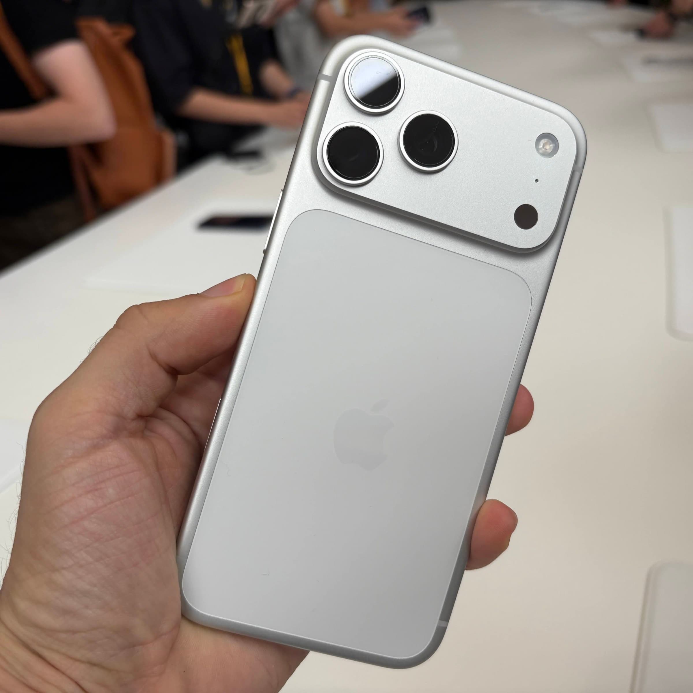 آیفون 17 پرومکس 2 ترابایت تک سیم کارت بدون رجیستری Apple Iphone 17 Pro MAX 2TB ZAA 1SIM (NOT Active) — تصویر ۸