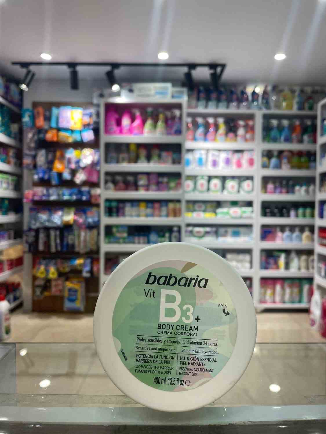 کرم مرطوبکننده و تقویتکننده سد دفاعی بدن ویتامین B3+ باباریا (Babaria Vit B3+ Body Cream) حجم ۴۰۰ میلیلیتر