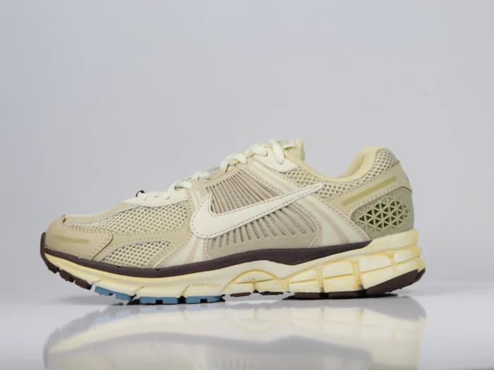 کفش رانینگ زنانه Vomero 5 Nike | ومرو 5 نایک — تصویر ۲