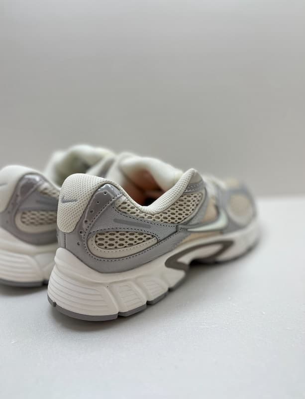 کفش رانینگ زنانه Nike V5 RNR | نایک V5 رانر — تصویر ۱۱