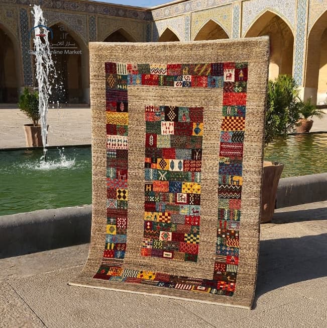 گبه دستباف 1.5 متری زمینه کرم نسکافه ای پشم دستریس اعلا بافت قشقایی کد D17107 — تصویر ۳