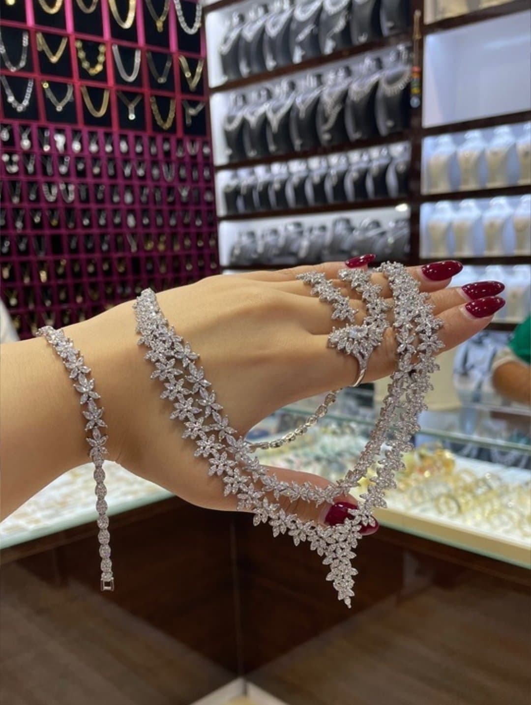 سرویس عروس مجلل نگین‌کاری شده با کریستال‌های زیرکنی اتمی – اصل/اورجینال — تصویر ۵