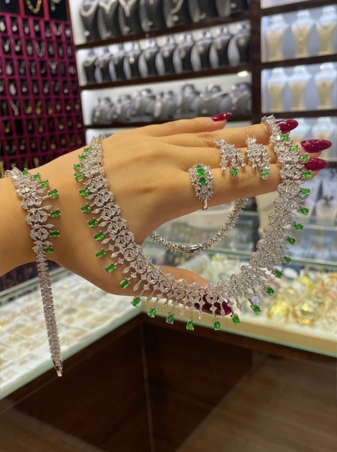 سرویس کامل جواهر عروس نگیندار سبز؛ طرح مارکیز و پرنس اصل — تصویر ۷