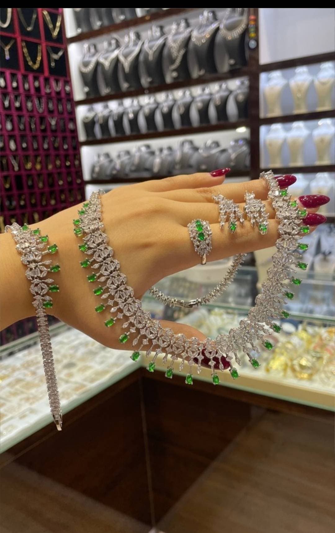 سرویس کامل جواهر عروس نگین‌دار سبز؛ طرح مارکیز و پرنس اصل