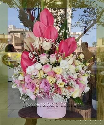 چیدمان هنری گل های خوشگل برای دکور میز یا لابی