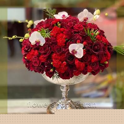 چیدمان ساده و باوقار دسته گل کوچک برای تسلیت برای لحظههای سخت — تصویر ۲