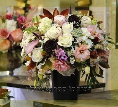 کتاب برای هدیه به عشق ترکیبی از گلهای باکیفیت برای جشنهای بهیادماندنی