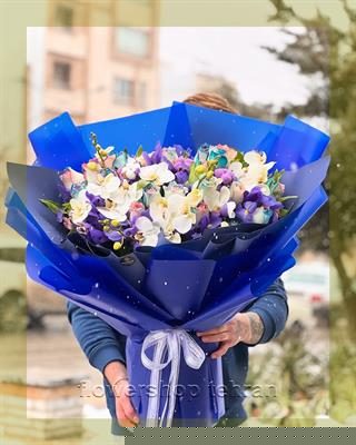 اگر وقت رفتن به گلفروشی را نداری، هدیه گل رز را اینترنتی سفارش بده