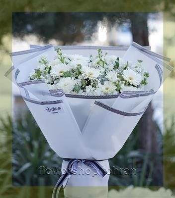 گل بابا آدم با گل‌های تازه و دیزاین حرفه‌ای