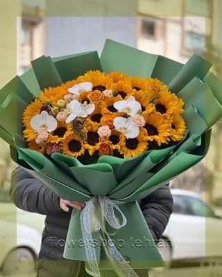 ترکیب جذاب گل و گلدان طبیعی برای هدیه، دکور یا میز پذیرش — تصویر ۳
