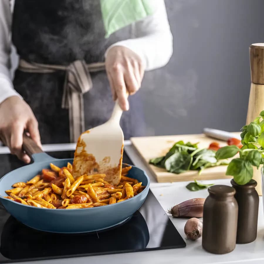 ماهیتابه با روکش نچسب/چوبی خاکستری تیره-آبی سایز ۲۴ ایکیا مدل KLIPPFISK — تصویر ۹