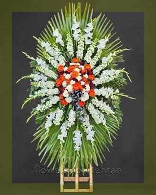 فروش تاج گل ترحیم با چیدمان کلاسیک برای انتقال احترام و همدردی