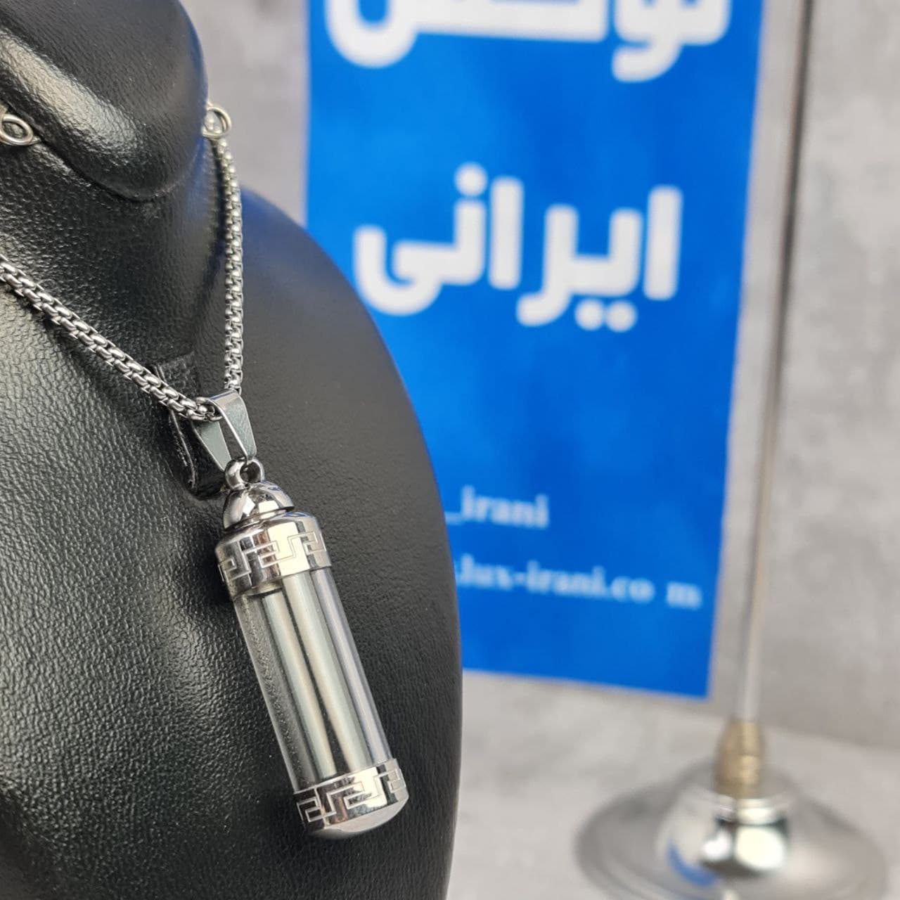 گردنبند استوانه شیشه ای ورساچه — تصویر ۶